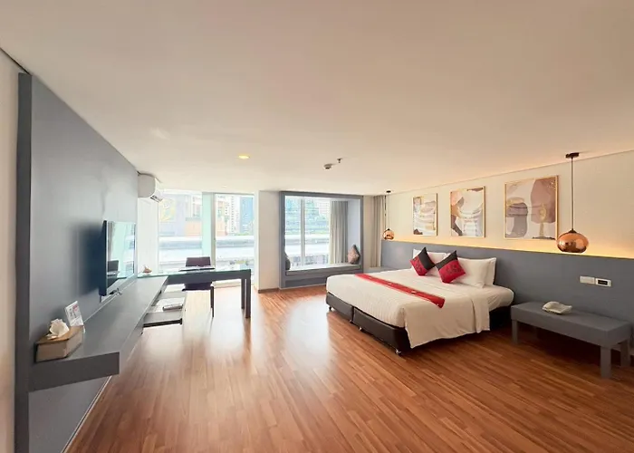 I Silom 4*