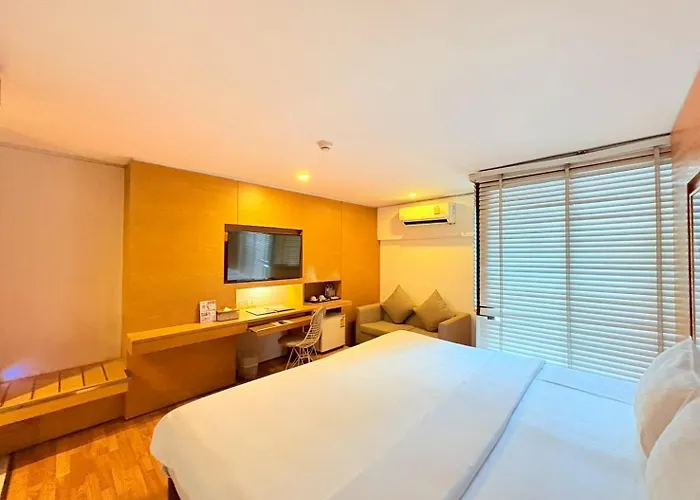 I Silom 4*