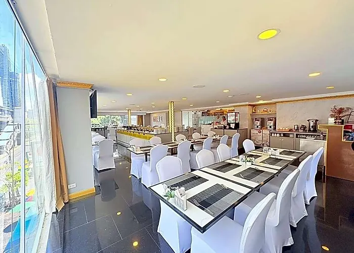 I Silom 4*
